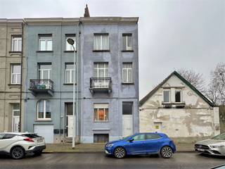 Deze lichtrijke en ruime rijwoning geniet van een zeer gunstige ligging nabij het centrum van Vilvoorde, met vlotte toegang tot winkels, scholen...