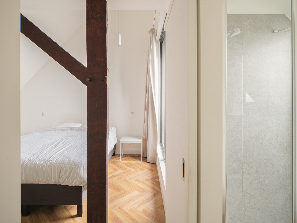 Instaplaar duplex-appartement met 1 slaapkamer en terras op een zeer gegeerde locatie – Sint-Pietersplein. - foto 5