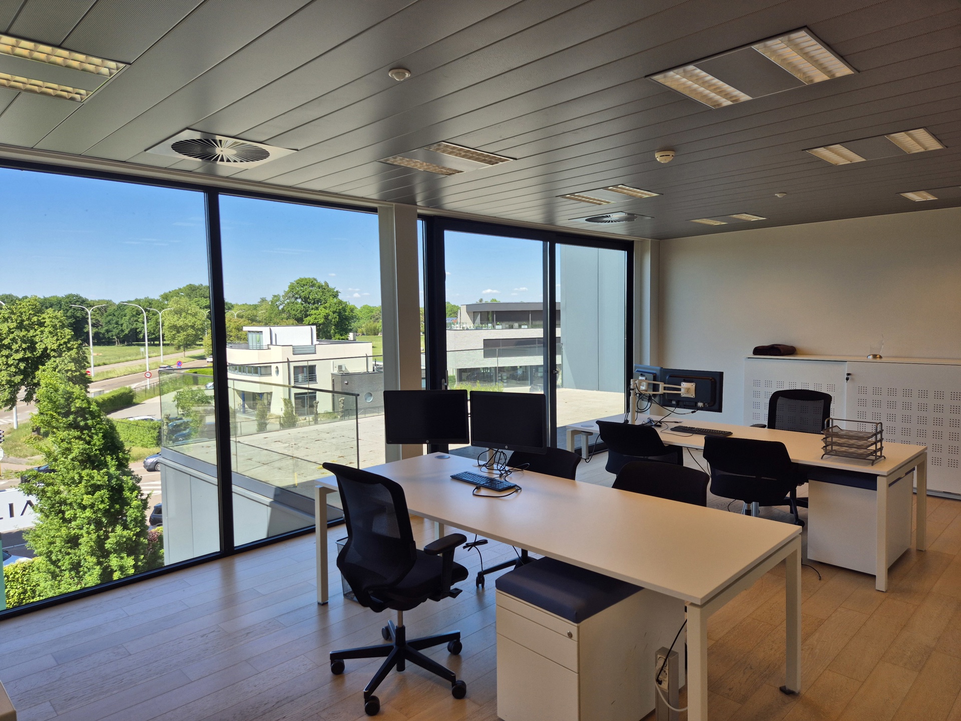 TE HUUR: Kantoorruimte van 207m² in Zonhoven - foto 3