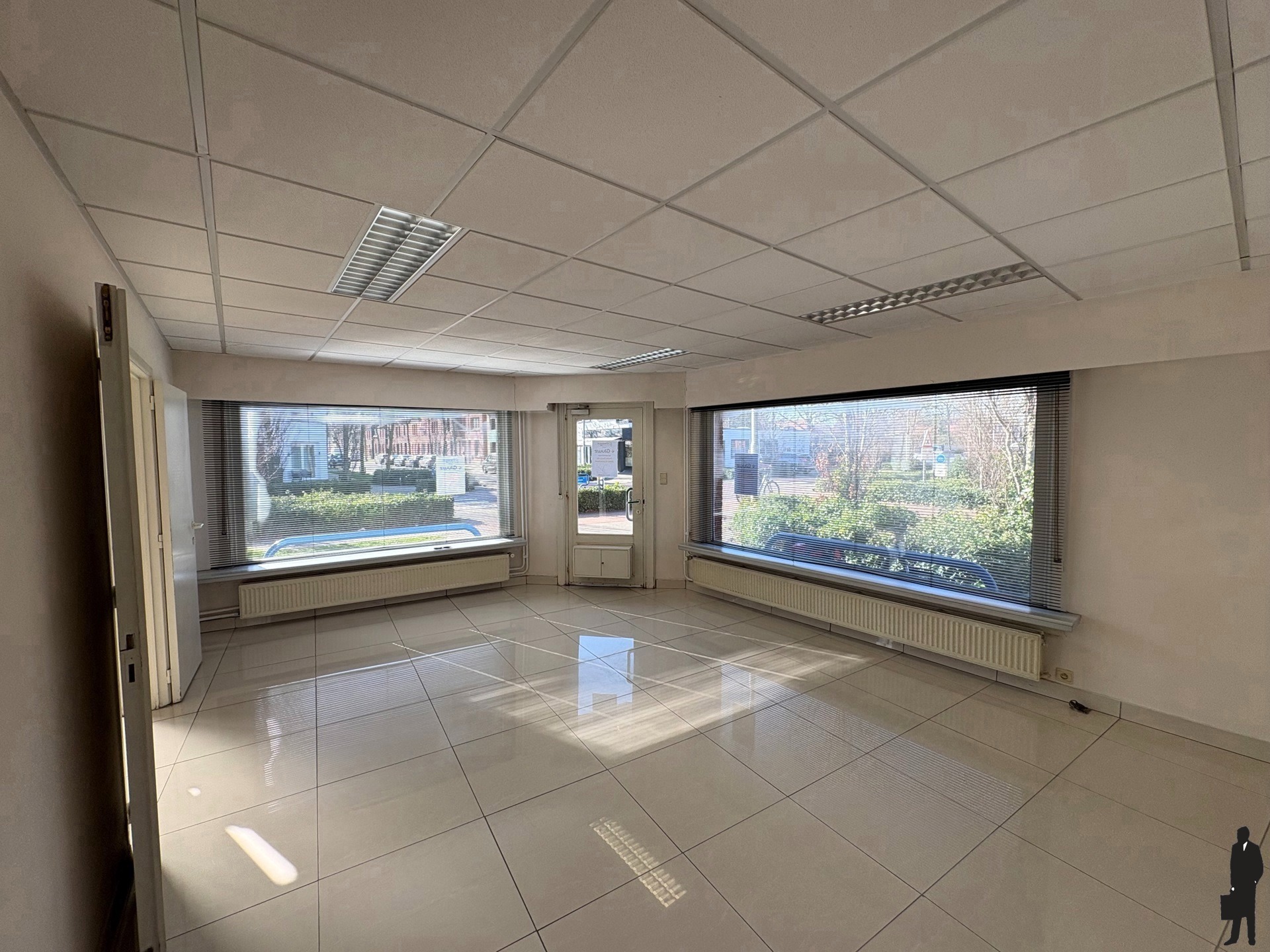 Commercieel handelspand op een centrale ligging, vlakbij het centrum van Brasschaat. - foto 3