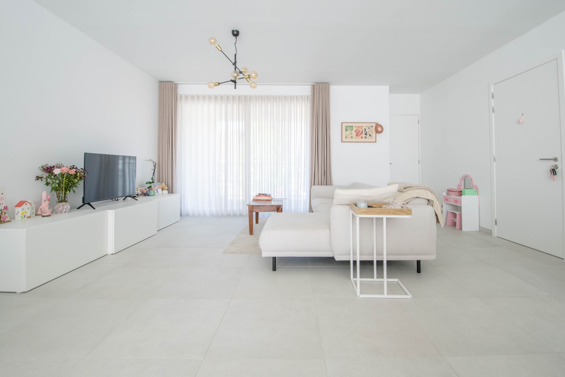 Nieuwbouwappartement met 2 slaapkamers in hartje Sint-Gillis-Waas! - foto 3