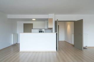 INDELING:- inkomhal met gastentoilet - ruime en lichtrijke leefruimte - open keuken (keramische kookplaat, dampkap, oven, vaatwasmachine &...