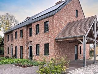 Welkom te Peer op de Steenweg Linde. Deze unieke, instapklare woning biedt alle comfort en luxe die je zoekt. Een zee aan ruimte, met veel lichtinval...