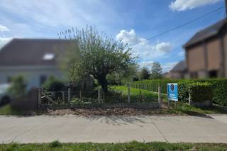 Verscholen in een kalme woonstraat vlak bij het hart van Ruien ligt deze aantrekkelijke bouwgrond, bestemd voor een halfopen woning. Hier woont u...