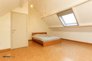 Charmante woning in Gijzegem, 2 à 3 kamers en terrastuin!Te koop in Gijzegem: een zeer goed onderhouden en perfect instapklare woning. Deze bijzonder...