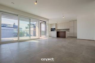 Volledig afgewerkt nieuwbouwappartement in centrum ZedelgemHet appartement met busnr 1.01 bevindt zich in een kleinschalige residentie van...