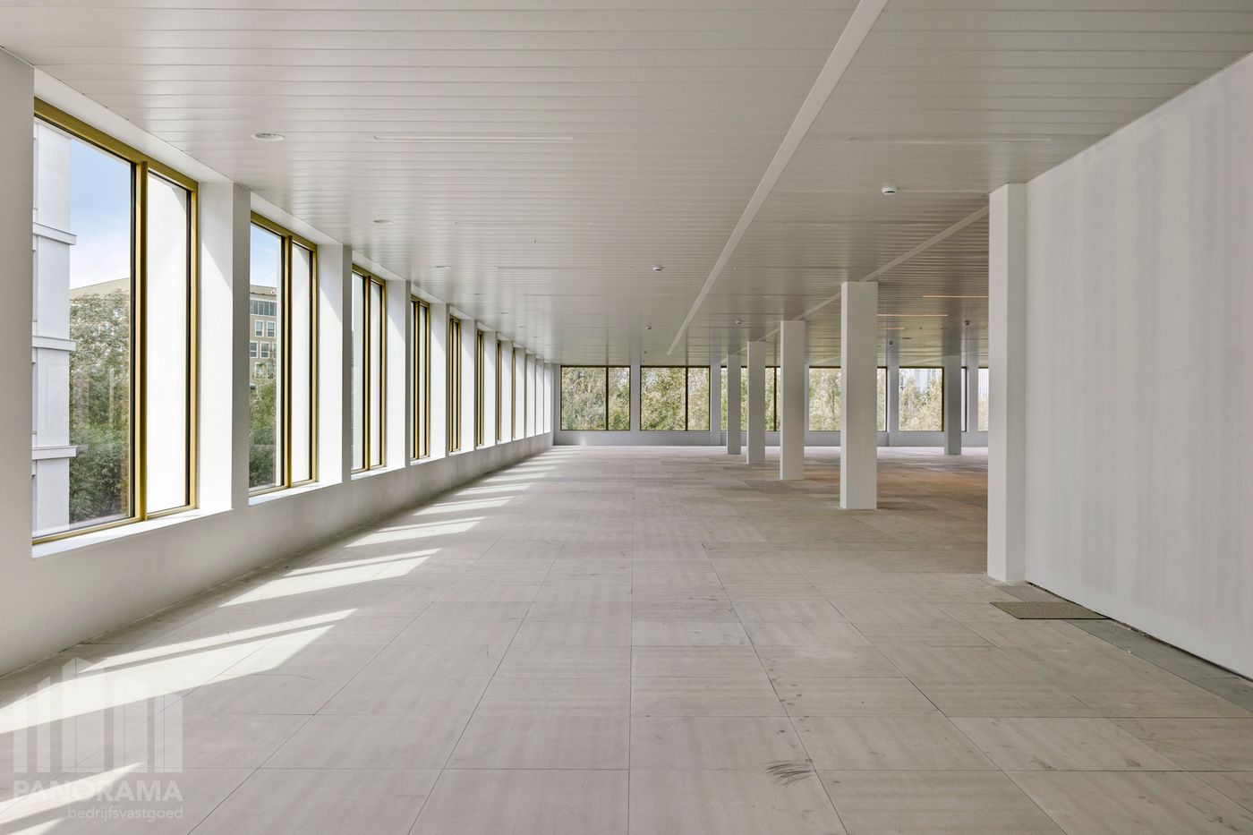 Uniek kantoor op absolute toplocatie met visibiliteit van de R4 - foto 4