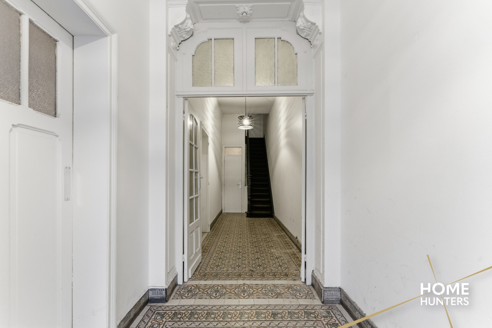 Ruim éénslaapkamer appartement met uniek zicht op het astridpark en de Sint Maartens Kathedraal te Ieper - foto 4