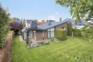 Deze te renoveren woning is gelegen in een rustige straat vlakbij centrum van Ranst maar evengoed niet ver gelegen van Wommelgem.Openbaar vervoer op...