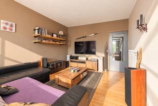 <p>Appartement in Beveren-Kruibeke-Zwijndrecht met terras en vlotte bereikbaarheid.</p>

<p>Dit appartement in een residentiële woonomgeving combineert comfortabel wonen met een centrale ligging nabij scholen, winkels, openbaar vervoer en belangrijke invalswegen. De nieuwe hoge rendementsketel zorgt voor extra energiezuinigheid en wooncomfort. Vanuit het terras geniet u van een aangenaam uitzicht en een fijne buitenruimte om tot rust te komen. Dankzij de praktische indeling met twee slaapkamers is dit appartement geschikt voor zowel eigen bewoning als investering. De ligging in de woonkern van Zwijndrecht biedt een vlotte verbinding naar omliggende gemeenten en dagelijkse voorzieningen.</p>

<p> </p>

<p>Belangrijkste ruimtes:<br />• Ruime living met veel natuurlijk licht<br />• Badkamer met ligbad, enkele spoelbak en aansluiting voor wasmachine<br />• Keuken voorzien van alle toestellen<br />• Apart toilet<br />• Inkomhal met toegang tot de verschillende ruimtes<br />• 2 comfortabele slaapkamers<br />• Terras met aangenaam uitzicht</p>

<p>Troeven:<br />• Nieuwe hoge rendementsketel<br />• Verhuurd<br />• Centrale ligging nabij invalswegen, scholen, winkels en openbaar vervoer</p>

<p> </p>

<p>Neem vandaag nog contact op met je ERA-makelaar voor een bezoek.</p>

<p>JOUW DROOMAPPARTEMENT. ZO GEVONDEN!</p>