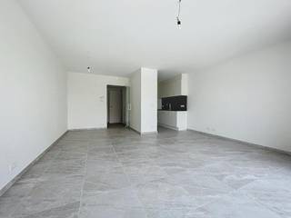 Beautiful new-build apartment with 2 bedrooms for rent in Nieuwpoort. The apartment is centrally located, close to shops and public transport.<br />Shared bicycle storage in the building.<br /><br />Layout:<br />- entrance hall (6m²)<br />- night hall (5m²)<br />- bright living space (34m²) <br />- kitchen (6m²) with dishwasher, refrigerator with freezer, combi oven, ceramic hob and SMEG hood<br />- terrace (30m²)<br />- storage room (5m²) with washing machine connection<br />- bathroom (10m²) with bath, shower and double sink with mirror cabinet<br />- separate toilet<br />- bedroom 1 (20m²)<br />- bedroom 2 (18m²)<br /><br />General costs: 75 euro per month<br />Free from 01/07/2024<br /><br />Pros:<br />- new construction<br />- very central location near shops and the Zeedijk<br />- shared bicycle storage in the building<br /><br />Are you interested in this property for rent in Nieuwpoort? Go to the website www.dewaele.com, click on the property you want to rent. Via the red button “request your visit”, we ask you to fill out a profile briefly. After that, we will contact you for a visit. No appointments can be made by phone.