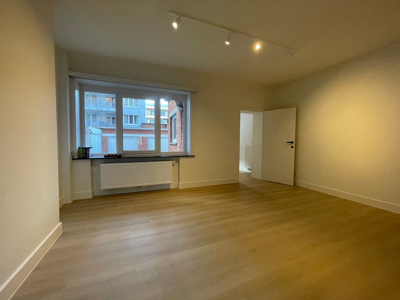 Commercial for rent in Ghent - photo 4