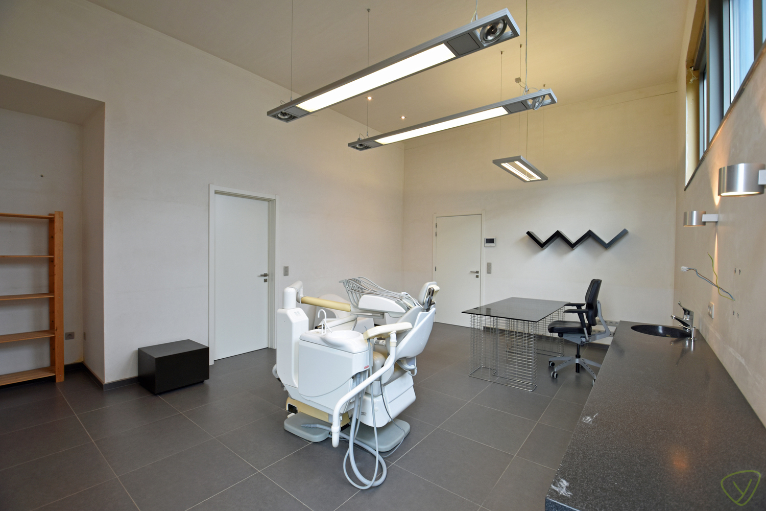 Moderne praktijkruimte te huur te Eeklo! - foto 4