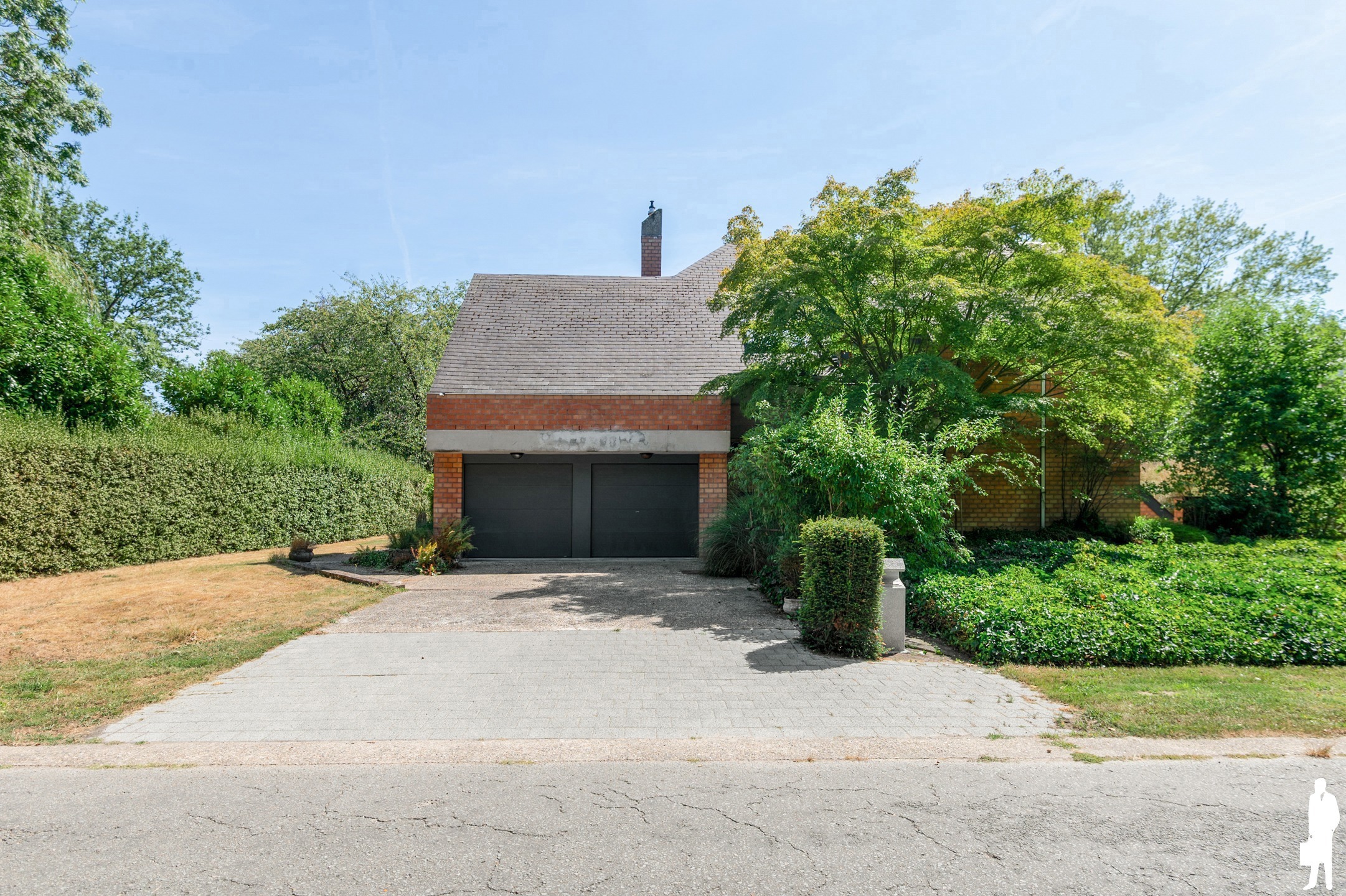 Welgelegen te renoveren villa met 5-7 slpks en 2 badks - foto 4