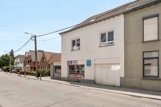 Idéalement situé au sein du très prisé village de Kain, cet immeuble mixte se compose d'un rez commercial de plus de 40m² actuellement en activité...