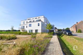 Luxueus, energiezuinig wonen met uitzicht op het groen, op een boogscheut van Gent Deze residentie heeft een ideale ligging nabij verschillende grote...