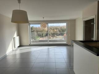 Uitstekend gelegen appartement met ruime terras op de Markt in Houthulst.Het appartement bestaat uit:Inkomhal - gastentoilet - leefruimte met open,...