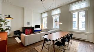 In de Vijfhoekstraat werd deze statige, karaktervolle burgerwoning volledig gerenoveerd en omgevormd tot een kleinschalige realisatie met...