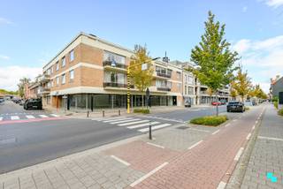 Ontdek dit goed onderhouden en gerenoveerd appartement met twee slaapkamers dat geniet van een bewoonbare oppervlakte van maar liefst 140m²...