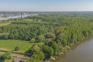 UNIEKE EN LANDELIJK GELEGEN BOUWGROND 13A36CA VOOR CREATIE GROTE VILLA IN WEERT (BORNEM)Idyllische en landelijke ligging nabij Oude Schelde, Schelde...