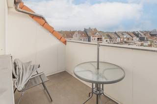 Welkom in dit ruime en lichtrijke duplex appartement in Willebroek. Deze woonst telt drie volwaardige slaapkamers en twee moderne badkamers wat...