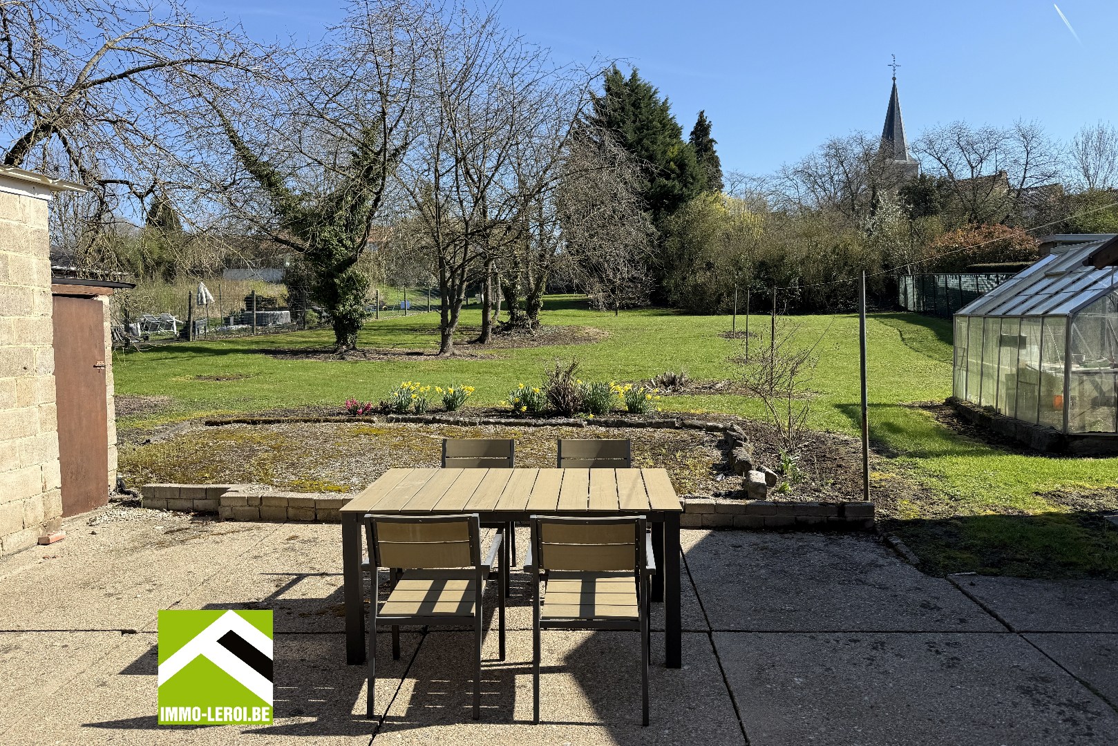 Vivre tranquillement en face du château de Veulen, avec un magnifique jardin/terrain constructible privé. - photo 2