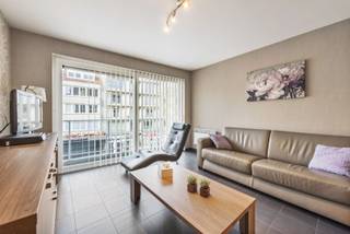 Instapklaar en gemeubeld appartement met 2 slaapkamers te huur in centrum Koksijde. Dit unieke pand is gelegen op de 2de verdieping van het...