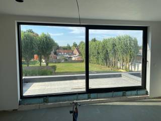 Laatste 2 appartementen te koop - 6% BTW mogelijk (ook als investering)<br />Residentie "Ten Hove" is heel aangenaam gelegen nabij het schilderachtige dorpsplein van het gezellige Wieze. In deze kleinschalige residentie zijn slechts 7 appartementen en dit opgedeeld in 2 aparte gebouwen van 5 en 2 appartementen. De gebouwen zijn voorzien van zowel bezoekersparkings vooraan als achteraan privatieve parkeergelegenheden en een grote afgesloten fietsenberging. Er zijn zowel 1- als 2-slaapkamerappartementen voorzien van heel veel lichtinval! Energiezuinig wonen is hier de sleutel van het totaalconcept met het oog op rust, kwaliteit & luxe! De afwerking van de appartementen gebeurt in samenspraak met de verkoper, hiervoor zijn budgetten bepaald in het lastenboek. Bent u er snel bij dan heeft u inspraak in de ontwikkeling van uw nieuwe woonst. Bel of mail vrijblijvend voor uw afspraak zodat wij de kans krijgen om dit prachtig project aan u voor te stellen. info@rosiersderidder.be of 052/41.41.94<br /><br />Referentie: 5336