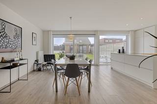 Deze moderne op bebouwing te koop in Aartrijke (2020) is gebouwd met oog voor detail en energiezuinigheid (E-peil 25). In deze woning geniet je...