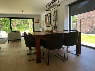 Zeer ruime recente halfopen woning (opgeleverd mei 2022) in een prachtige, rustige verkaveling vlakbij het centrum van Kapellen. Winkels, scholen...