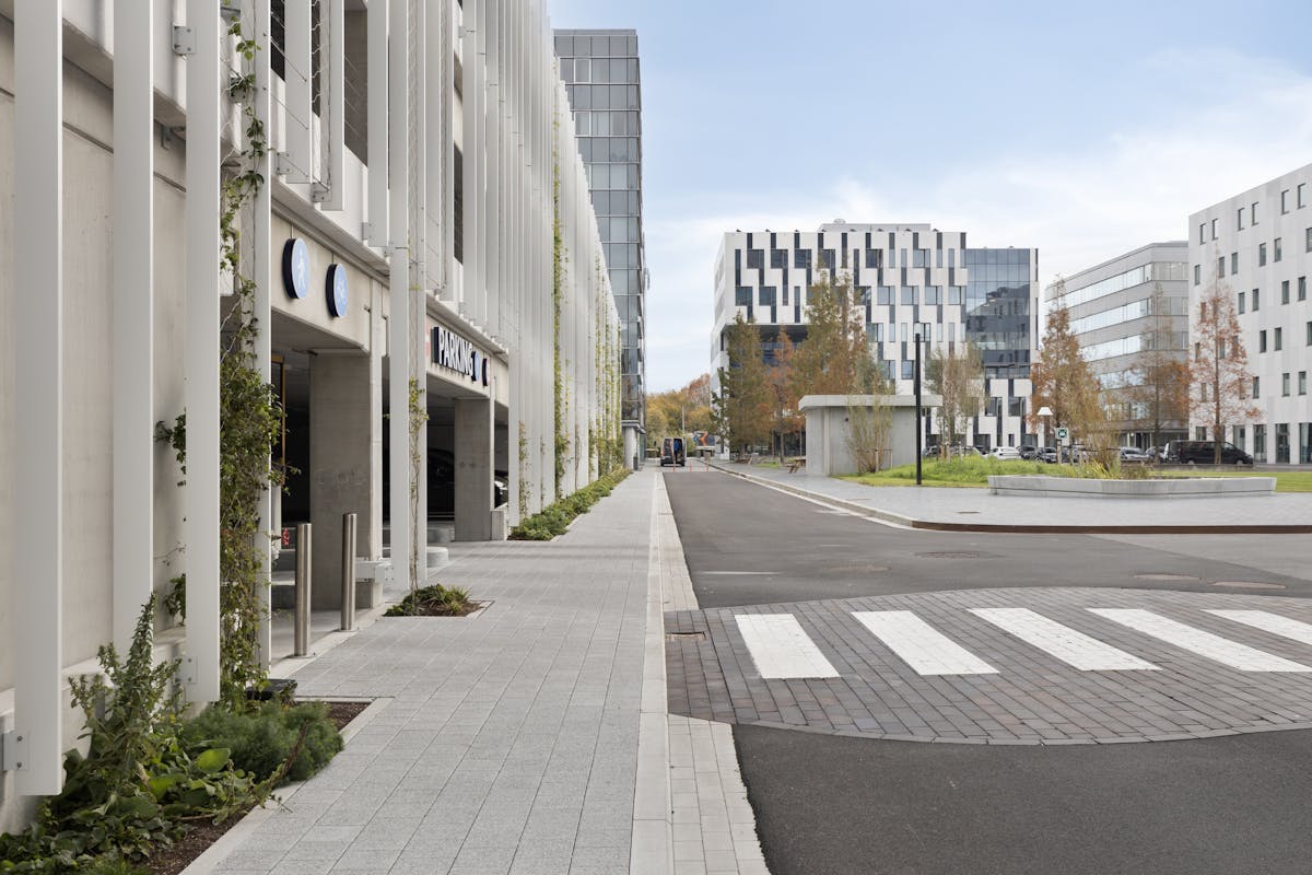 Covered parking at Westwing Park for rent - photo 2