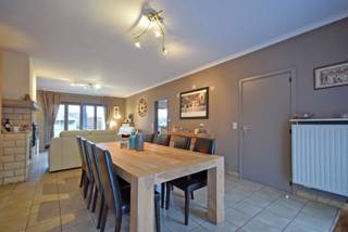 Deze ruime half open bebouwing in Wervik is een ideale gezinswoning. Het huis, gebouwd in 1989, heeft een perceeloppervlakte van 568.00 en...