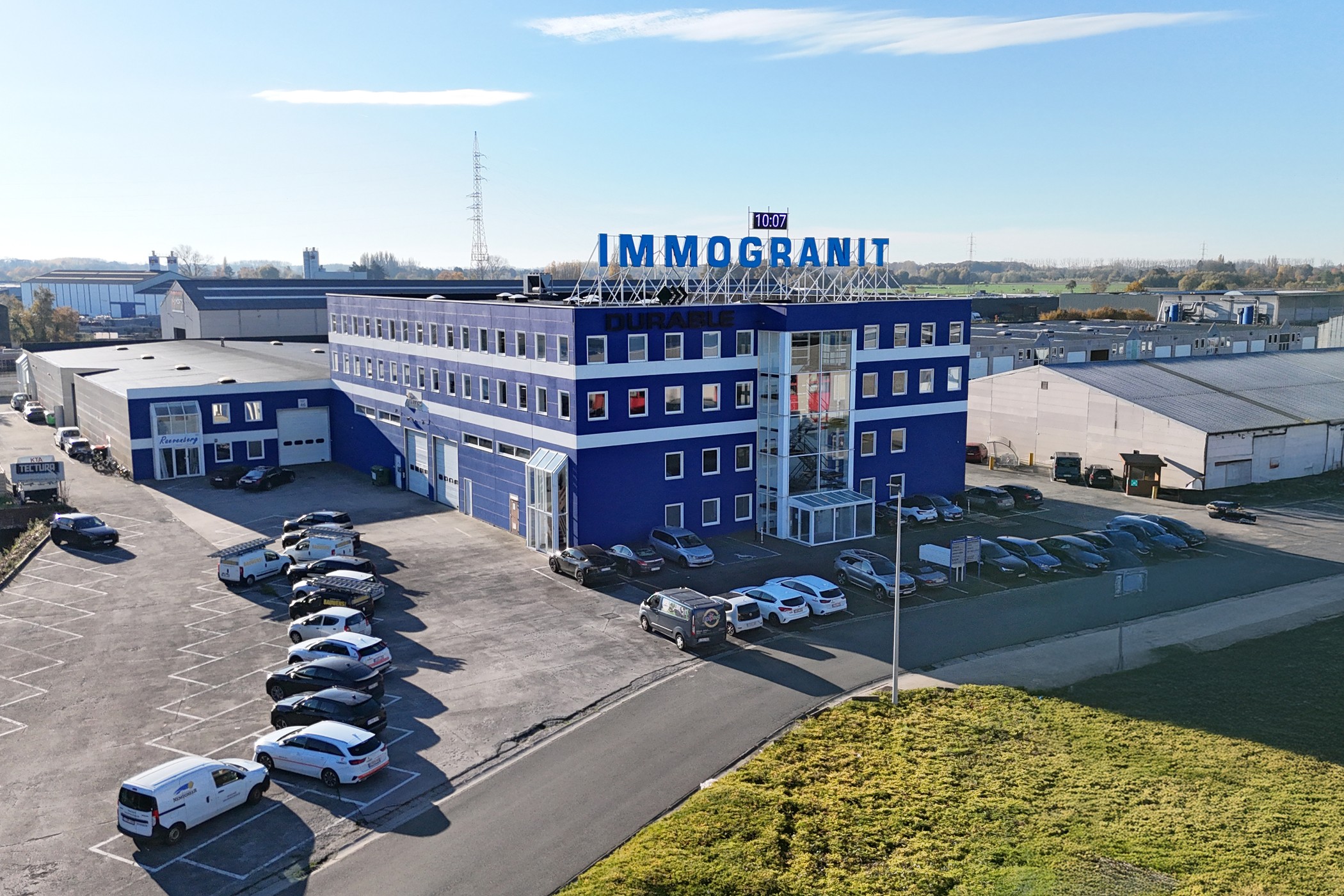 Instapklare kantoorruimtes (106 m²) in industriepark te Drongen - photo 1