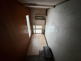 Te koop: gesloten woning in het centrum van Menen, op korte afstand van winkels, scholen en openbaar vervoer.Deze karaktervolle woning, biedt een...