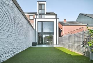 Welkom in deze leuke recente nieuwbouwwoning in Wintam. Deze instapklare woning werd met veel zorg afgewerkt en zit boordevol slimme oplossingen...