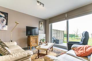 Dit appartement is gebouwd in 2010 en heeft een bewoonbare oppervlakte van 104 m². Indeling: ruime inkomhal met inbouwkasten, gastentoilet, 2...