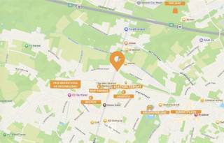BOUWGROND 627 m² OP UNIEKE LIGGING CENTRUM VAN TERNATDoe een bod vanaf 159 000 eurUnieke ligging in de directe nabijheid van het station op wandelafstand van handelaars, scholen, banken, autosnelweg, ..Stedenbouwkundige bouwvoorschriften van RUP Assesteenweg, artikel 1 en artikel 10 (zoneB) zijn van toepassing- eengezinswoning kan gerealiseerd worden in halfopen en gesloten bebouwing- hoofdbestemming: wonen - nevenbestemming: voorzieningen op buurtniveau - aan het wonen complementaire voorzieningenInplanting: voorbouwlijn alligneren aan aanpalende woning links, rekening houdend met de bouwlijn van het rooiplan.Bouwlagen: maximaal 2 bouwlagen plus dakverdieping (max kroonlijsthoogte 7m - maximale nokhoogte 12m) deze dient afgestemd te worden op de gebouwen in de directe omgeving.Bouwdiepte: gelijkvloers 17m - eerste verieping 12m (max 3m dieper als de aanpalende woningen)