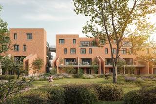 De Spoel 3.02: Op zoek naar een ruim en comfortabel appartement met plaats voor het hele gezin? Dit appartement van maar liefst 111 m² heeft 2 slaapkamers en biedt een aangename combinatie van leefruimte, comfort en buitenruimte. De leefruimte wordt aangevuld met een terras van 16 m², ideaal om even te ontspannen of gezellig buiten te zitten.<br /><br />Een fietsberging is inbegrepen. De autostaanplaats is verplicht aan te kopen. Daarnaast bestaat de mogelijkheid om een extra berging aan te kopen.<br /><br />Meer info via www.matexi.be/deporre of bel naar 09 298 57 94.