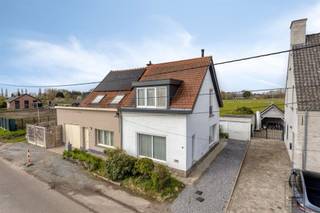 Upon entering the home, you enter a bright room with potential for furnishing a cozy kitchen. Adjacent are the bathroom and a guest toilet...