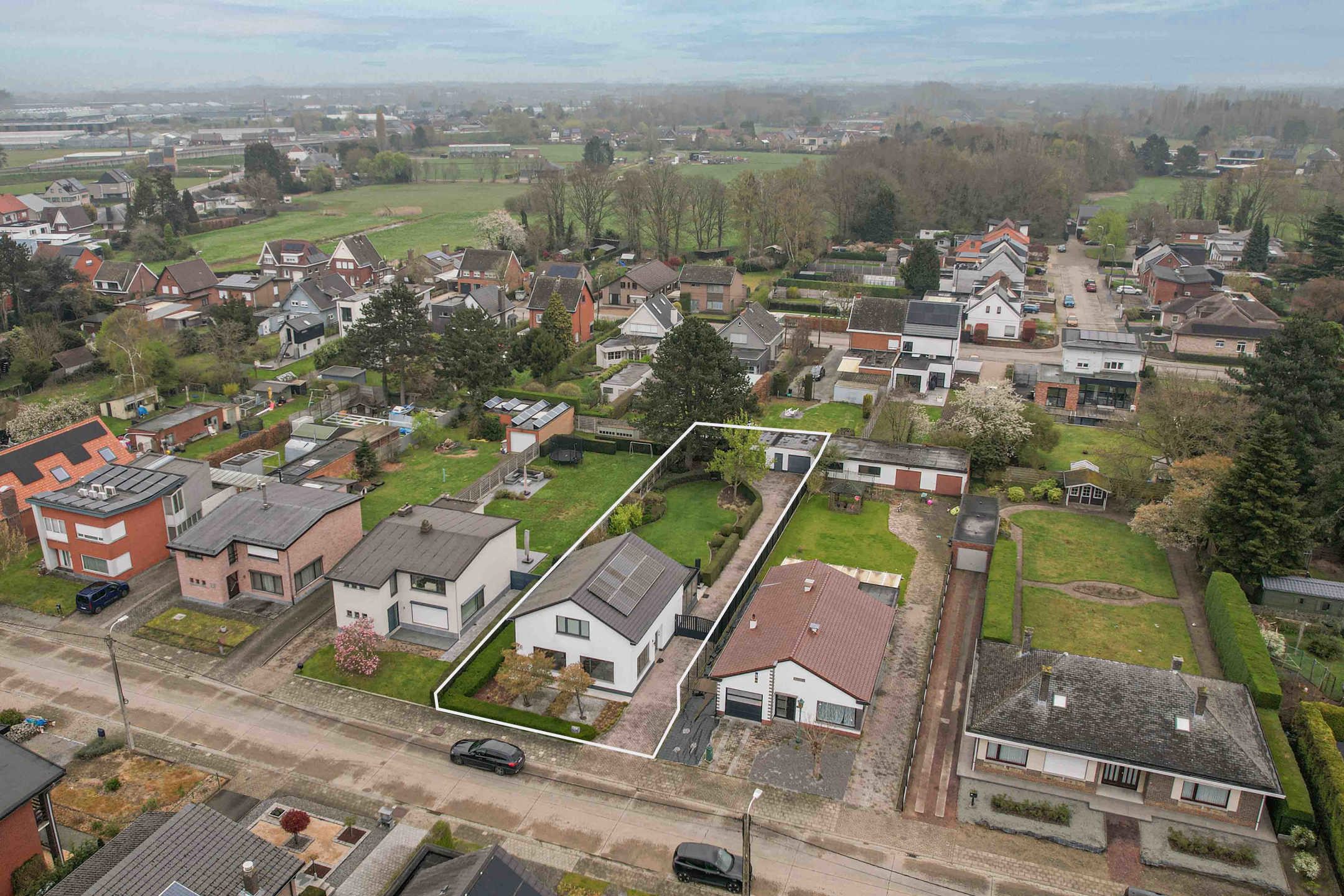 Instapklare woning met tuin, veranda en 2 garages - foto 2