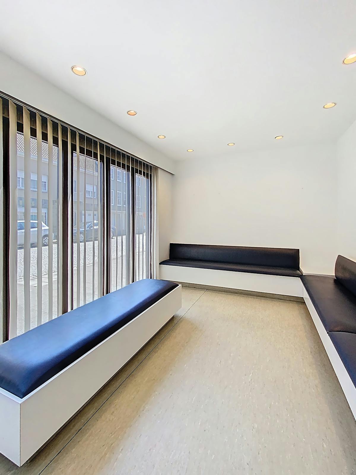 Kantoor / praktijkruimte (109m³) te huur nabij centrum Eeklo - foto 5