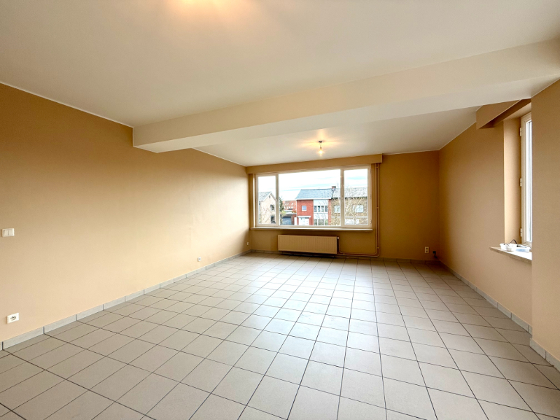 Verrassend ruim appartement met 3 slaapkamers, terras en 2 parkeerplaatsen - foto 4