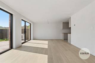 BELLE MAISON NEUVE DE 3 CHAMBRES La Veerstraat 60B abrite cette belle construction neuve, située derrière une belle maison à ossature bois et dotée...