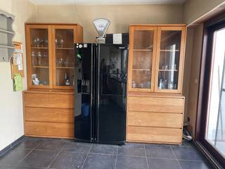 Deze gerenoveerde woning geniet van een prachtig uitzicht vanuit de open keuken met aansluitend het ZW georiënteerde terras.De ruime woonkamer is...