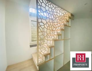 In the DAILLY district, not far from Place Meiser, Rh Property is offering this magnificent, recently renovated ground floor commercial property...