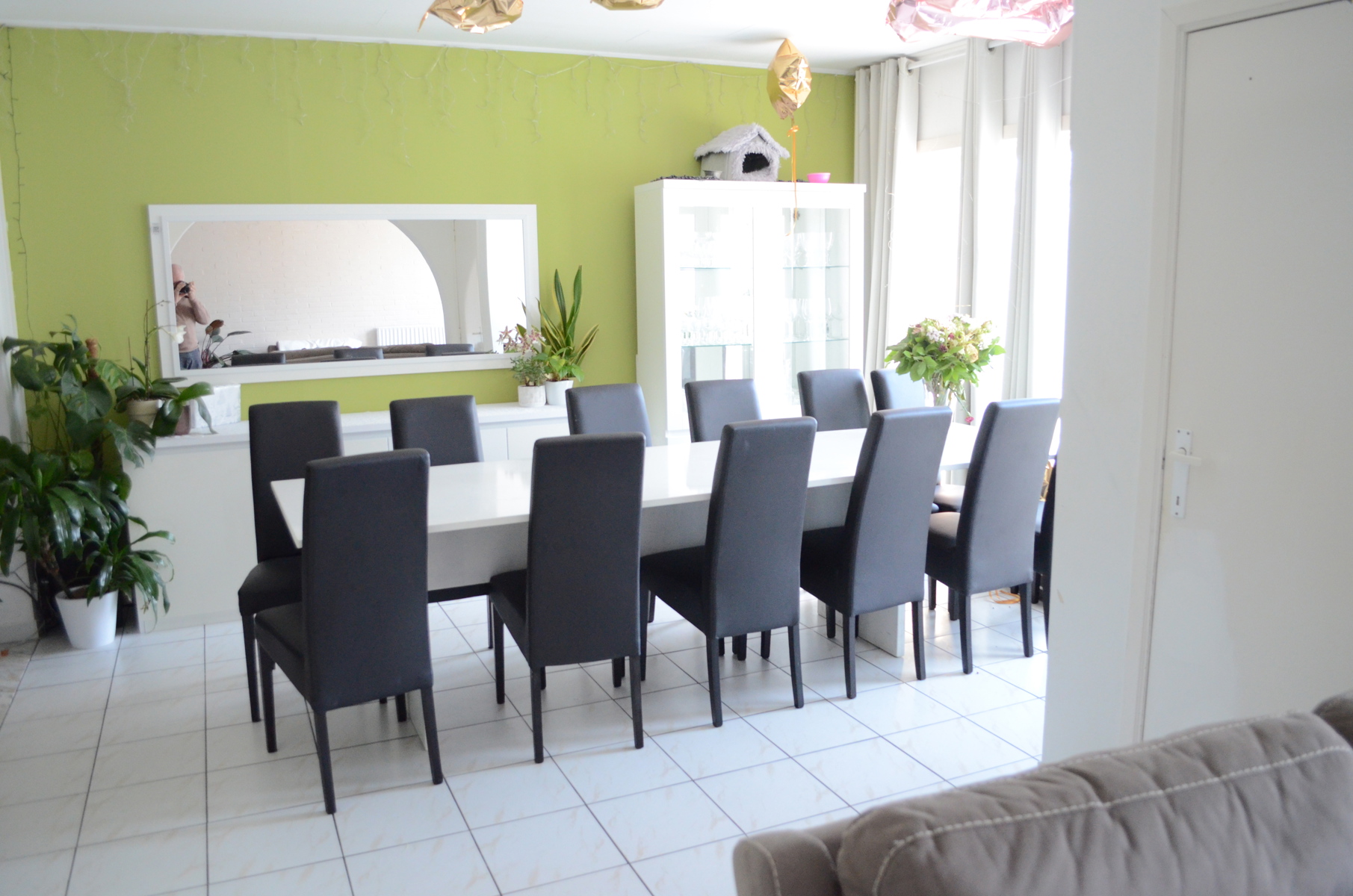 Rustig gelegen ruime driegevelwoning met tuin en parking - foto 2