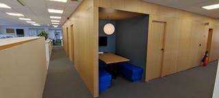 Fenomenaal gelegen kantoorruimte met een oppervlakte van 1.152 m² en 24 privatieve parkeerplaatsen te huur op amper 400 m van de Leuvensesteenweg en op amper 1,2 km van de E40 exit Kraainem.<br /><br />De lichtrijke kantoren situeren zich op de gelijkvloers + 1 verdieping van het kwalitatieve kantoorgebouw "Plant I". De ruimte (gerenoveerd in 2018)  is onderverdeeld in verschillende burelen met aanwezigheid van oa. een kitchenette, sanitair en vergaderzalen. Beschikbaar per eind augustus 2023. Mogelijkheid tot opsplitsen à 2 x 576 m².<br /><br />Contacteer PANORAMA voor bijkomende inlichtingen, plannen of een vrijblijvend plaatsbezoek 02 420 00 00.