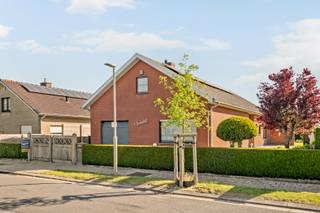 - Instapklare, verzorgde villa in de Breugheldreef 1 in Ieper- Rustige ligging in de Kunstenaarswijk, vlakbij het centrum- Lichtrijke leefruimte met...