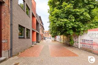 <p><span>Double house with lots of potential for sale in Kontich</span></p><p><span>in a quiet street at walking distance from the center of Boom we offer you this versatile double house. The property consists of two separate living units with separate house numbers: Gasstraat 14 and Gasstraat 12A. A unique opportunity for those looking for a kangaroo home, an investment with rental potential, or a combination of living and working. Or are you looking for a spacious home?</span></p><h3><span>Gas Street 14</span></h3><p><span>This home features a spacious and bright living space, a separate kitchen, a bathroom and two full-size bedrooms. Outside there is a cozy courtyard, perfect for enjoying the outdoors. Furthermore, there is also a basement, ideal as additional storage space.</span></p><p><span>Technically the property is in good order:</span></p><ul><li><span>Full double glazing with PVC windows</span></li><li><span>Heating with natural gas</span></li><li><span>EPC label C, indicating a good energy performance</span></li></ul><h3><span>Gas Street 12A</span></h3><p><span>This residential unit has a different construction and layout that make the property extra interesting:</span></p><ul><li><span>Ground floor: a very spacious garage, ideal for cars, storage or as work space</span></li><li><span>Second floor: here are the living space, a fitted kitchen and a bathroom</span></li><li><span>Attic: furnished as a bedroom with lots of natural light</span></li></ul><p><span> </span></p><p><span>This property is also double-glazed with the exception of one wooden Velux window in the attic. It boasts an EPC label D, providing a solid foundation with potential for improvement.</span></p><h3><span>Advantages of this property:</span></h3><ul><li><span>Two separate living units with their own house number and layout</span></li><li><span>Great for kangaroo living, double occupancy, practice space or as an investment</span></li><li><span>Central location in a quiet street in Boom, close to stores, schools and public transport</span></li><li><span>Fully double glazed windows in both properties (except for one Velux window)</span></li></ul><p><span> </span></p>