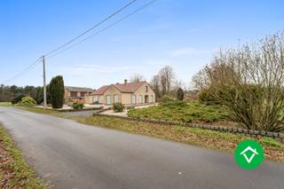 Deze alleenstaande woning met bijgebouwen ligt op een grondoppervlakte van 5680 m² te Koekelare waar u kunt genieten van de rust en het...